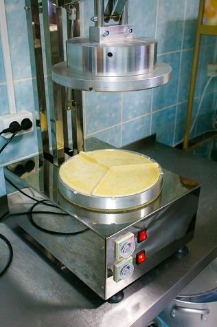 Аппарат  (пресс-печь) для выпекания заготовок из теста VM-04-1-mercedes