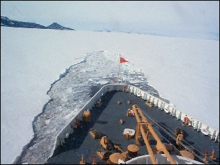 Холодная война в Арктике: США посылают корабль, претендуя на подводные богатства 