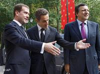 Медведев пообещал Саркози вывести войска из Грузии 