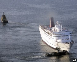 С судна 'Мона Лиза' эвакуированы более половины пассажиров