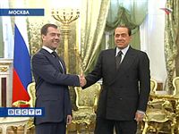Медведев и Берлускони "сверили часы"
