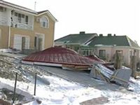 В Краснодарском крае трещат морозы и крыши домов: в регионе бушует ураган 