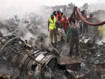 В авиакатастрофе в Нигерии погибли высокопоставленные лица. В Лагосе начались беспорядки