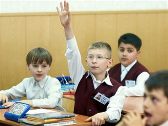 Ливанов пояснил слова Мединского о необходимости оставлять детей в школе до вечера