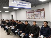 Своих хватает: рабочих мест для мигрантов в России станет еще меньше