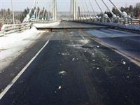 В Канаде из-за морозов "треснул" мост