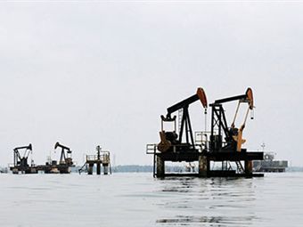 Бедные страны ОПЕК попали в долговую яму из-за рухнувших нефтяных цен 