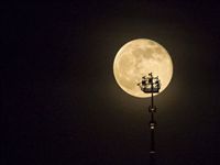 Глава Центра Хруничева: освоение Луны пройдет по двухпусковой схеме