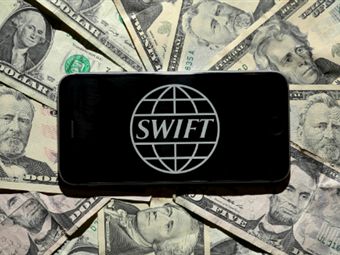 Хакеры начали атаковать российские банки через SWIFT