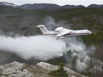Российские самолеты Бе-200 приступили к тушению пожаров в Португалии