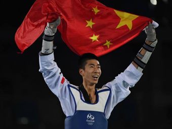 СМИ: Китай подал жалобу на оргкомитет Олимпийских игр за неправильный флаг