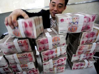 Мировые рынки с тревогой смотрят на девальвацию юаня