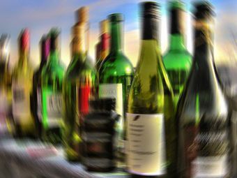 Борьба с "серым" алкоголем: пора вернуть монополию?
