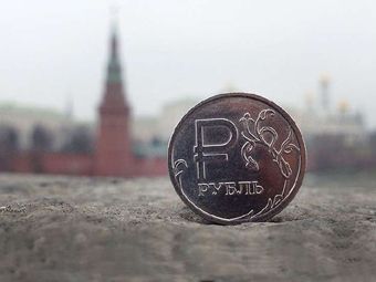 Итоги года: рубль потеснил доллар и евро на 20%