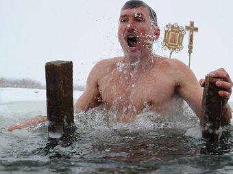 Где и как купаться на Крещение, чтобы не заболеть: советы спасателей и моржей