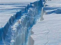 Трещина в Антарктике разделила запад и восток 