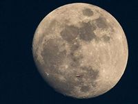 Исчезновение Луны вызовет "каменный дождь"