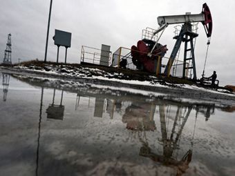На черный день: зачем США и Саудовская Аравия обваливают цены на нефть 