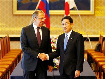 Россия и Япония поговорили на языке дипломатов и силовиков