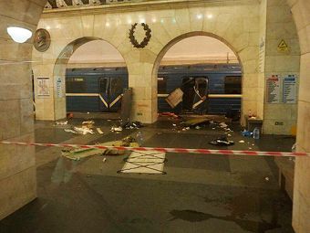Власти Санкт-Петербурга объявили трехдневный траур после взрыва в метро