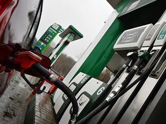 Лопнувший галлон: почему бензин в России стал дороже, чем в США