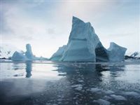 Ученые выяснили, почему Антарктида покрывается гигантскими трещинами