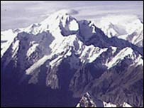 На пике Чогори в Гималаях "погибли альпинисты"